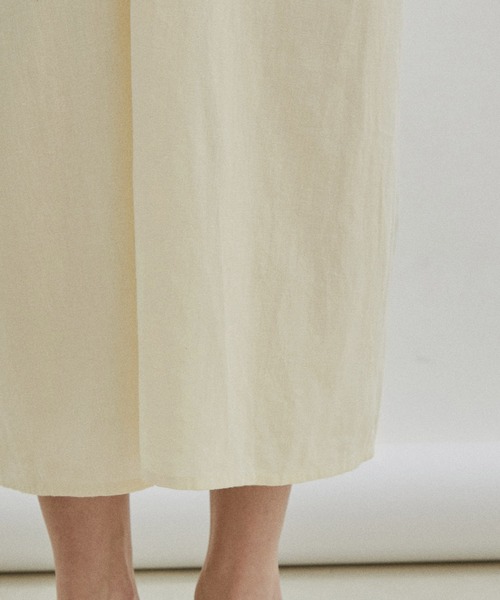 SALON adam et rope'(サロン アダム エ ロペ)の「【手洗い可能】コットン麻ブレンドボリュームスリーブVネックギャザーワンピース(ワンピース・レディース・ブラック/キナリ・FREE)」の14枚目の写真