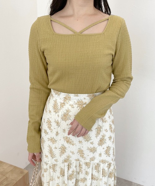 mysty woman(ミスティウーマン)の「シャーリングVストリングプルオーバー 972194(Tシャツ/カットソー・レディース・ブラック/ピンク系その他/アイボリー/ブルー系その他/イエロー/グリーン・FREE)」の5枚目の写真