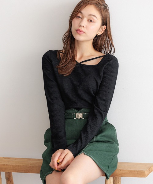 mysty woman(ミスティウーマン)の「シャーリングVストリングプルオーバー 972194(Tシャツ/カットソー・レディース・ブラック/ピンク系その他/アイボリー/ブルー系その他/イエロー/グリーン・FREE)」の3枚目の写真