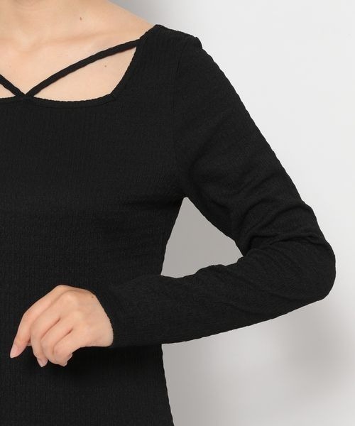 mysty woman(ミスティウーマン)の「シャーリングVストリングプルオーバー 972194(Tシャツ/カットソー・レディース・ブラック/ピンク系その他/アイボリー/ブルー系その他/イエロー/グリーン・FREE)」の18枚目の写真