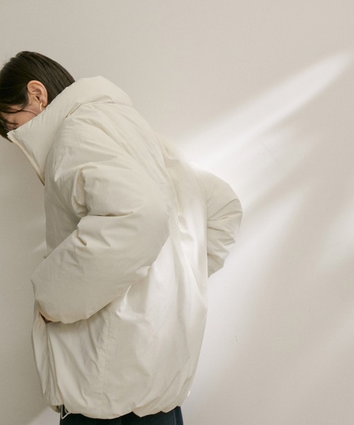 SALON adam et rope'（サロン アダム エ ロペ）の「【雑誌掲載】[GREENDOWN（グリーンダウン）]スタンドカラーダウンジャケット（ダウンジャケット/コート・レディース・ブラック/ベージュ/オフホワイト・FREE）」の20枚目の写真