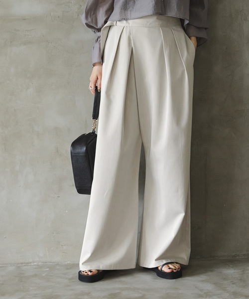 Noble(ノーブル)の「タックパンツ(スラックス・レディース・ベージュ/ブルー系その他・36/38)」の1枚目の写真