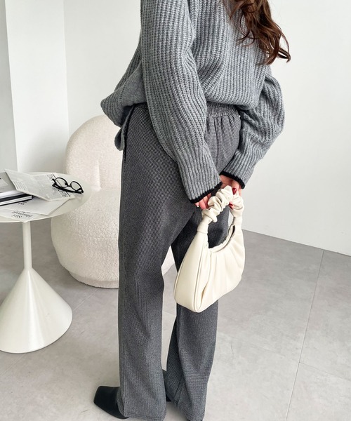 GeeRA（ジーラ）の「ウールライクピンタックストレートパンツ（その他パンツ・レディース・ブラック/グレー/ベージュ・MEDIUM/LARGE）」の22枚目の写真