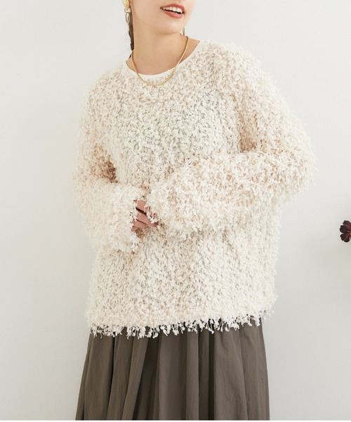 TRANOI（トラノイ）の「TRANOI ポンポンフリンジニット（ニット/セーター・レディース・グレイッシュベージュ/アイボリー/ブラック・FREE）」の2枚目の写真