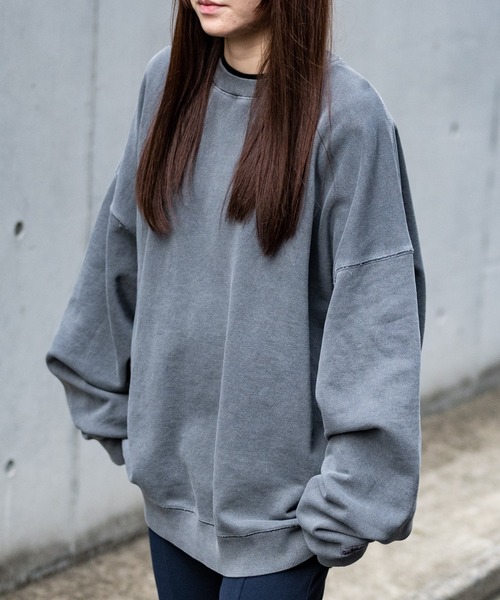 Goodwear(グッドウェア)の「【h】〔Goodwear〕ピグメント加工 ビッグシルエット クルーネックスウェット(スウェット・メンズ・ブルー/チャコールグレー/グリーン/パープル・MEDIUM/LARGE/X-LARGE)」の2枚目の写真