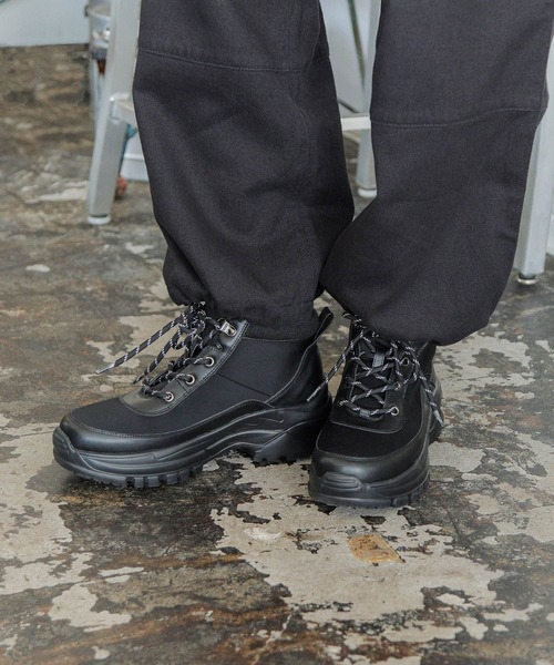 niko and...(ニコアンド)の「オリジナルマウンテンショートブーツ(ブーツ・レディース・ブラック/アイボリー・LARGE/MEDIUM)」の2枚目の写真