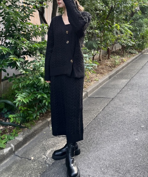 SallyLunn(サリーラン)の「ケーブルニットカーデセットアップ(ニット/セーター・レディース・グレー/ブラック/アイボリー・FREE)」の11枚目の写真
