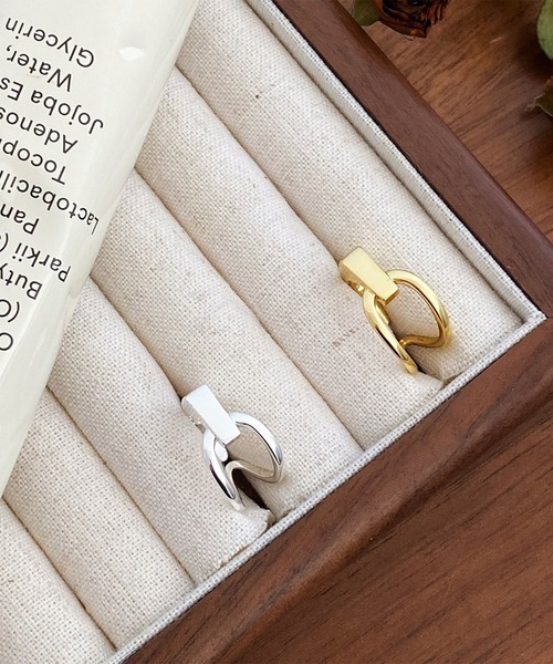 LYEON（リヨン）の「アシンメトリーフックメタルリング（リング・レディース・シルバー/ゴールド・FREE）」の3枚目の写真
