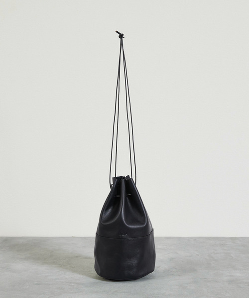And A（アンドエー）の「And A アンドエー / FINE LEATHER DRAWSTRING BAG【S】牛革巾着バッグ バケツバッグ / AA-A23U001（トートバッグ・メンズ・ブラック/ダークブラウン/オフホワイト・FREE）」の3枚目の写真