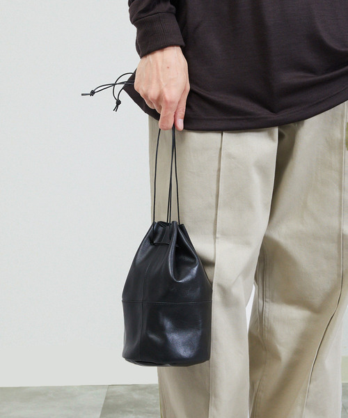 And A（アンドエー）の「And A アンドエー / FINE LEATHER DRAWSTRING BAG【S】牛革巾着バッグ バケツバッグ / AA-A23U001（トートバッグ・メンズ・ブラック/ダークブラウン/オフホワイト・FREE）」の10枚目の写真