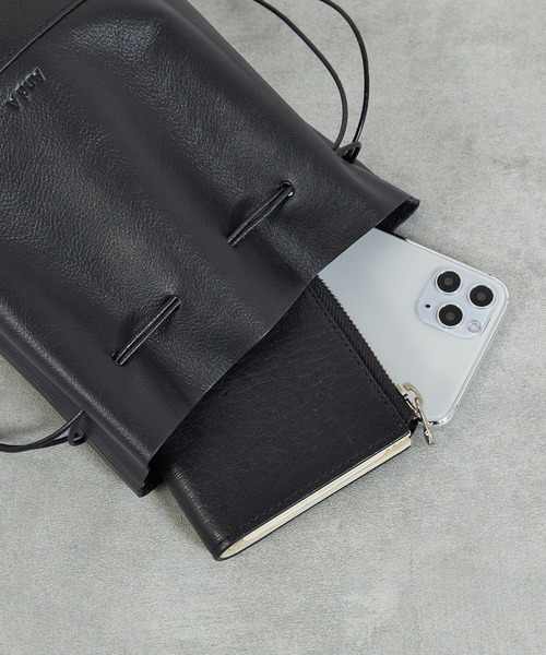 And A（アンドエー）の「And A アンドエー / FINE LEATHER DRAWSTRING BAG【S】牛革巾着バッグ バケツバッグ / AA-A23U001（トートバッグ・メンズ・ブラック/ダークブラウン/オフホワイト・FREE）」の13枚目の写真