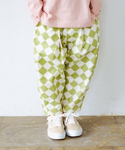 p.premier（ピードットプルミエ）の「イロチ買いしたい総柄ツイルゆったりパンツ（その他パンツ・キッズ・ブラック/ブラウン/グリーン/ピンク/チェック/インディゴブルー/ストライプ・80/90/100/110/120/130/140）」の3枚目の写真