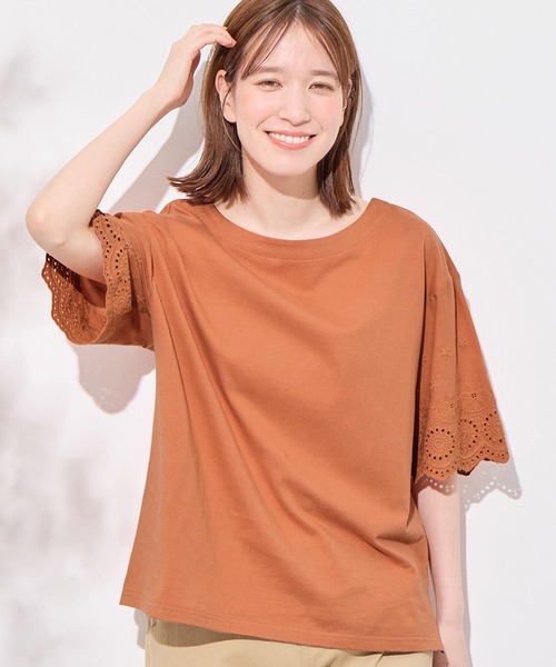 Viola e Viola(ヴィオラエヴィオラ)の「綿100% 袖レース切替Tシャツ(Tシャツ/カットソー・レディース・オレンジ/ホワイト/ブラック・LL/M/L/3L)」の1枚目の写真