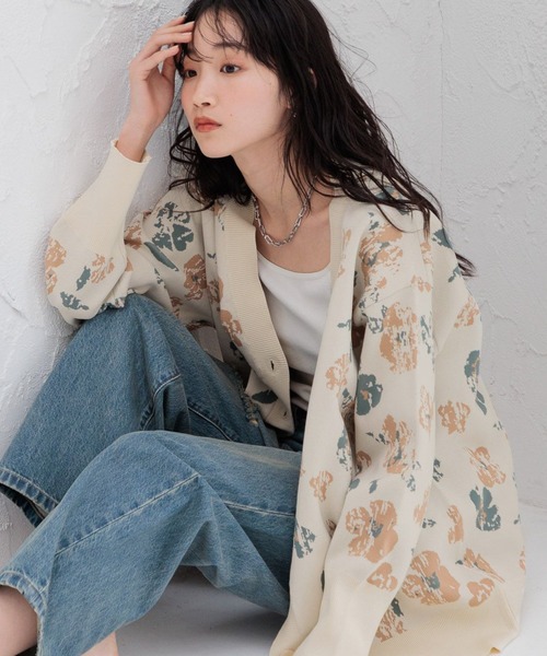 LOWRYS FARM(ローリーズファーム)の「スポンディッシュVカーディガンLS 111154(カーディガン/ボレロ・レディース・ベージュ/レッド/ブルー/アイボリー/ブラック・FREE)」の4枚目の写真