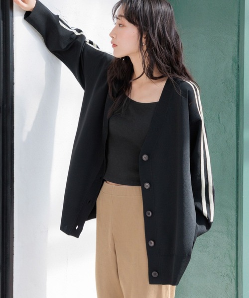 LOWRYS FARM(ローリーズファーム)の「スポンディッシュVカーディガンLS 111154(カーディガン/ボレロ・レディース・ベージュ/レッド/ブルー/アイボリー/ブラック・FREE)」の3枚目の写真