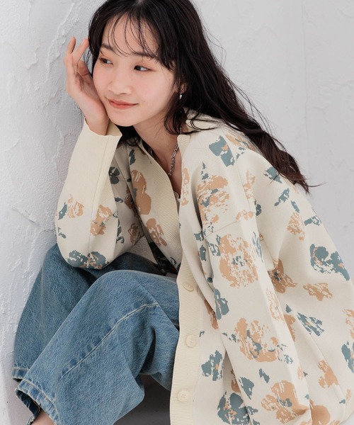 LOWRYS FARM(ローリーズファーム)の「スポンディッシュVカーディガンLS 111154(カーディガン/ボレロ・レディース・ベージュ/レッド/ブルー/アイボリー/ブラック・FREE)」の17枚目の写真