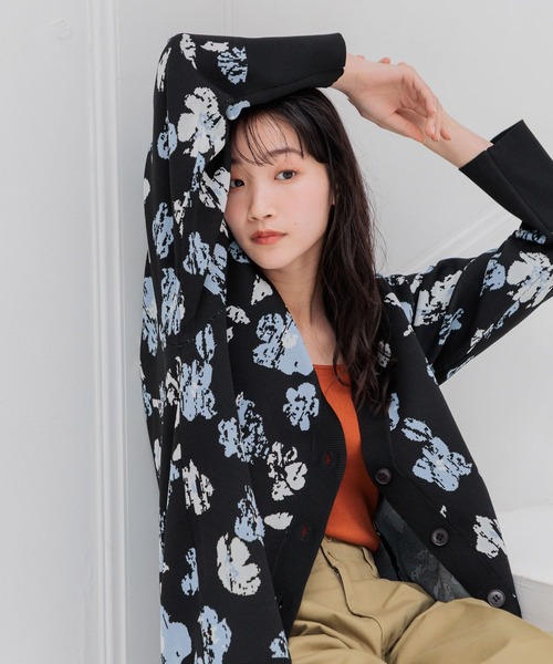 LOWRYS FARM(ローリーズファーム)の「スポンディッシュVカーディガンLS 111154(カーディガン/ボレロ・レディース・ベージュ/レッド/ブルー/アイボリー/ブラック・FREE)」の19枚目の写真