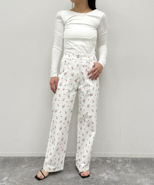 U by SPICK&SPAN(ユーバイスピックアンドスパン)の「フラワープリントストレートパンツ(その他パンツ・レディース・その他2・36/38)」の4枚目の写真