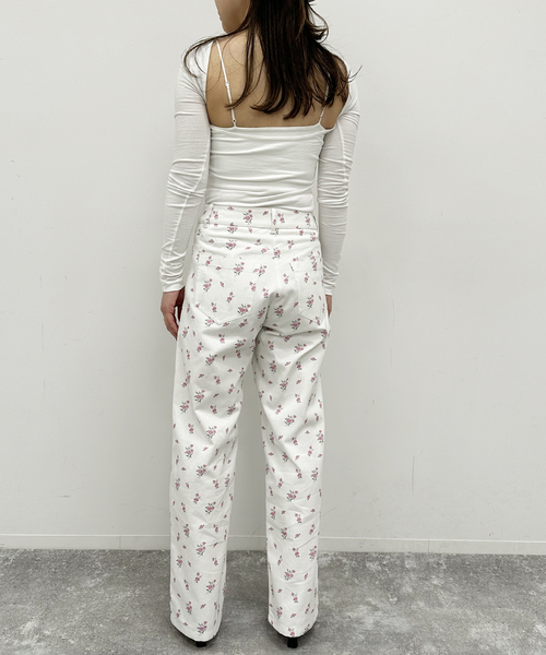 U by SPICK&SPAN(ユーバイスピックアンドスパン)の「フラワープリントストレートパンツ(その他パンツ・レディース・その他2・36/38)」の6枚目の写真
