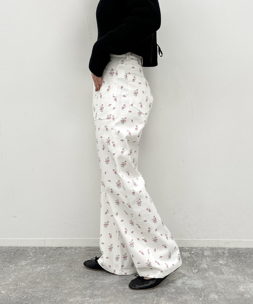 U by SPICK&SPAN(ユーバイスピックアンドスパン)の「フラワープリントストレートパンツ(その他パンツ・レディース・その他2・36/38)」の10枚目の写真