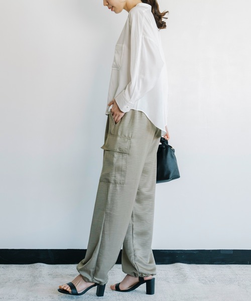 ANNA LUNA(アンナルナ)の「【ANNA LUNA】パールボタンが上品なやわらかデニムシャツブラウス(シャツ/ブラウス・レディース・ネイビー/オフホワイト・LARGE/MEDIUM)」の6枚目の写真