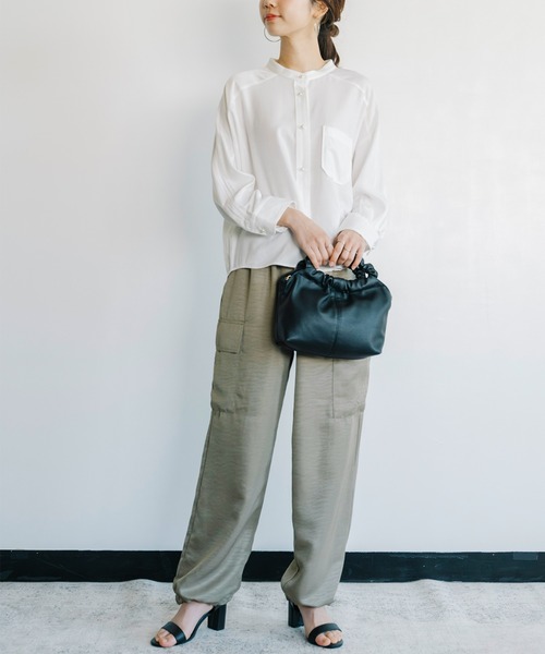 ANNA LUNA(アンナルナ)の「【ANNA LUNA】パールボタンが上品なやわらかデニムシャツブラウス(シャツ/ブラウス・レディース・ネイビー/オフホワイト・LARGE/MEDIUM)」の4枚目の写真