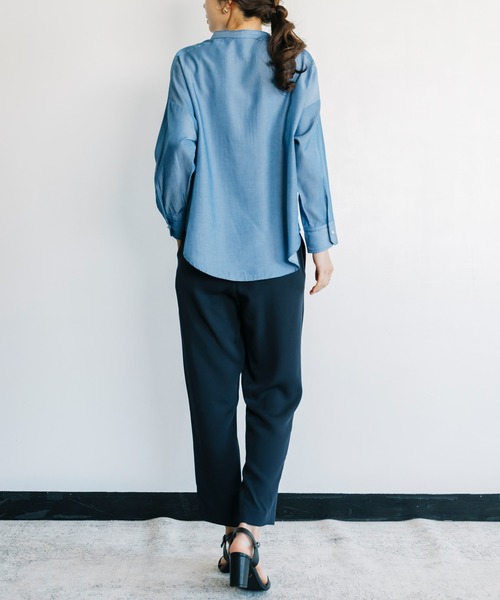 ANNA LUNA(アンナルナ)の「【ANNA LUNA】パールボタンが上品なやわらかデニムシャツブラウス(シャツ/ブラウス・レディース・ネイビー/オフホワイト・LARGE/MEDIUM)」の10枚目の写真