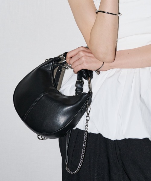 AIC.（エーアイシー）の「ノットハンドルチェーンミニバッグ（ハンドバッグ・レディース・アイボリー/ブラック/シルバー・FREE）」の4枚目の写真