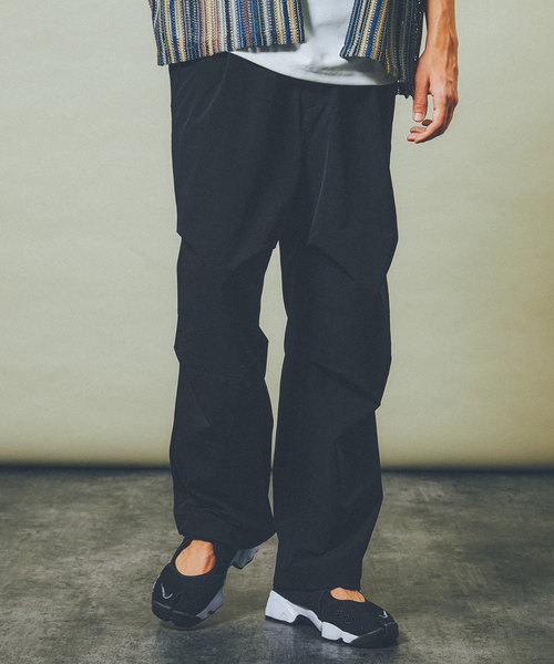 AH ABAHOUSE（エーエイチアバハウス）の「【AH ABAHOUSE】360°ストレッチ パラシュートパンツ（その他パンツ・メンズ・チャコールグレー/ブラック/グレイッシュベージュ・48/46）」の2枚目の写真