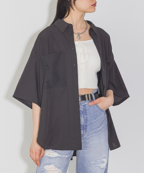 PAGEBOY(ページボーイ)の「ルーズ半袖シャツ(シャツ/ブラウス・レディース・オフホワイト/グレー/ブルー/ブラック・FREE)」の3枚目の写真