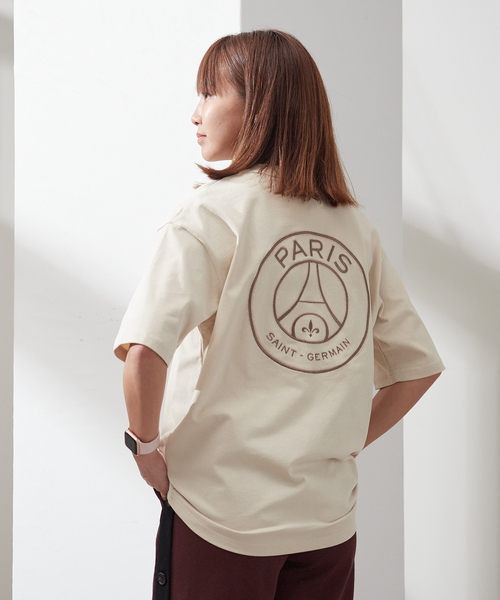 PARIS SAINT-GERMAIN（パリサンジェルマン）の「【Paris Saint-Germain / パリ・サン＝ジェルマン】JP BACK EMBLEM TSH（Tシャツ/カットソー・メンズ・ベージュ/ネイビー/ブラック・SMALL/MEDIUM/LARGE/X-LARGE）」の4枚目の写真