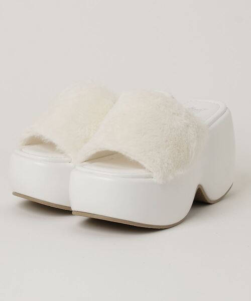 LOVEHUNTER(ラブハンター)の「厚底 スタイルアップソール ファーサンダル スライドサンダル(サンダル・レディース・ブラック/ホワイト・S/M/L/LL)」の3枚目の写真