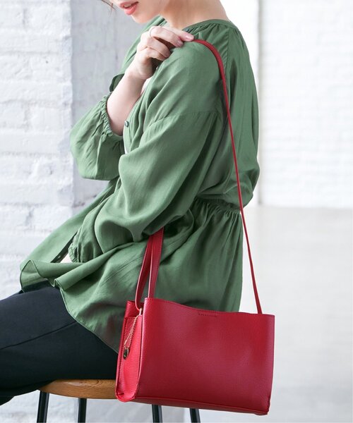 ikka（イッカ）の「GOKU楽PUミニショルダーバッグ（ショルダーバッグ・レディース・シルバーグレー/ベージュ/ブラック/ライトグレー/キャメル/レッド・FREE）」の6枚目の写真