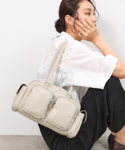 OPAQUE.CLIP(オペークドットクリップ)の「◆【多ポケット】フロントダブルポケットショルダーバッグ(ショルダーバッグ・レディース・ブラック/アイボリー・00)」の3枚目の写真