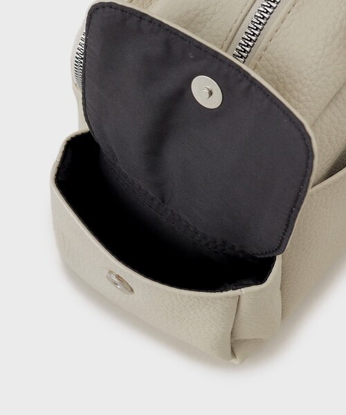 OPAQUE.CLIP(オペークドットクリップ)の「◆【多ポケット】フロントダブルポケットショルダーバッグ(ショルダーバッグ・レディース・ブラック/アイボリー・00)」の13枚目の写真