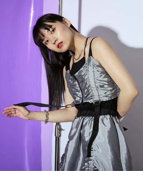 Ezick ANNONIM（エジックアノニム）の「Many belt シャーリングジップビスチェ（ベスト・レディース・シルバー/ブラック・FREE）」の5枚目の写真