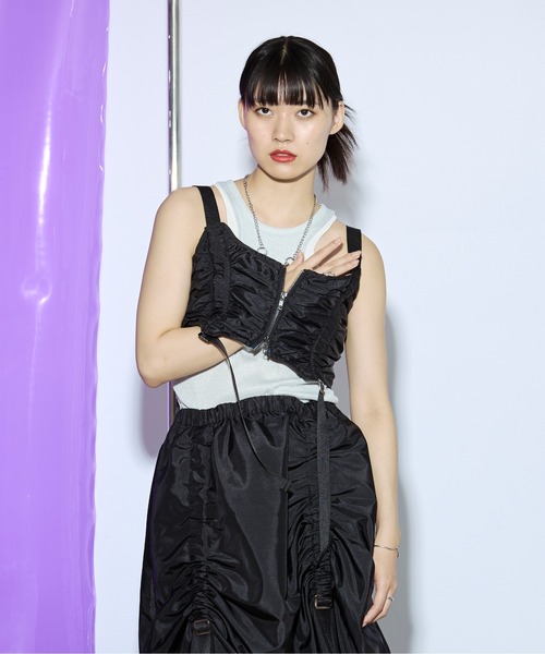 Ezick ANNONIM（エジックアノニム）の「Many belt シャーリングジップビスチェ（ベスト・レディース・シルバー/ブラック・FREE）」の16枚目の写真