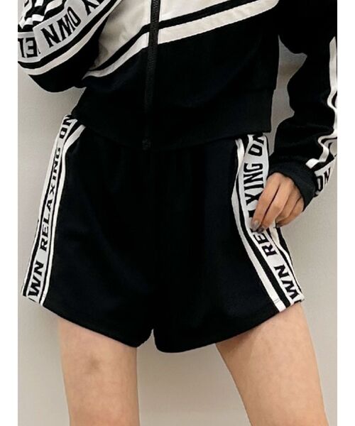 GYDA（ジェイダ）の「【SETUP着用可】RELAXING ON MY OWNラインロゴショートパンツ（その他パンツ・レディース・オフホワイト/ブラック・FREE）」の2枚目の写真