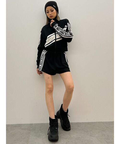 GYDA（ジェイダ）の「【SETUP着用可】RELAXING ON MY OWNラインロゴショートパンツ（その他パンツ・レディース・オフホワイト/ブラック・FREE）」の4枚目の写真