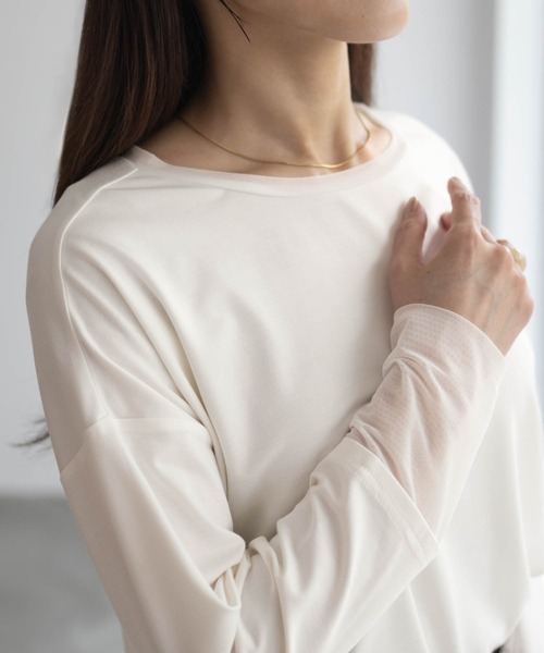 HusHusH（ハッシュアッシュ）の「HusHusH 袖チュールロンT 長袖 レイヤード（Tシャツ/カットソー・レディース・オフホワイト/ブラック/ブルーグレー・M/L）」の2枚目の写真