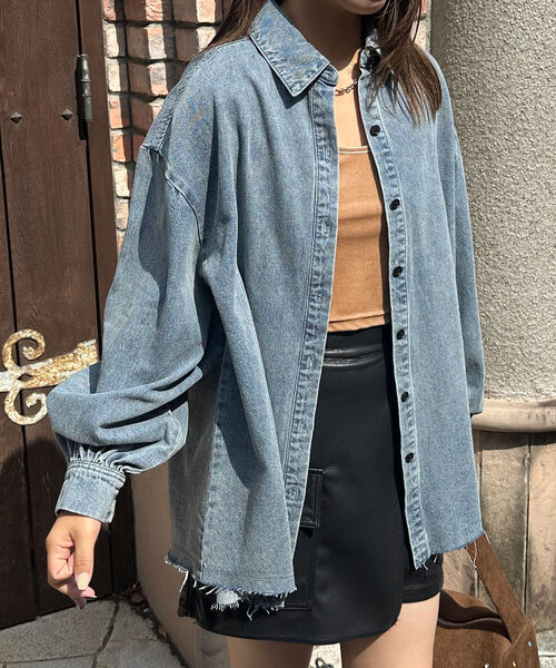 CIAOPANIC(チャオパニック)の「オーバーダイデニムシャツ(シャツ/ブラウス・レディース・ブルー・ONE SIZE)」の7枚目の写真