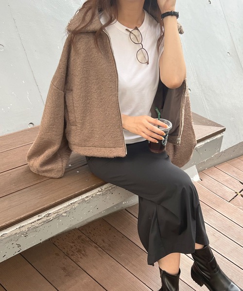 Futier land（フューティアランド）の「シープ調ボアショートジャケット（ブルゾン・レディース・ブラック/グレイッシュベージュ/チャコールグレー・MEDIUM）」の6枚目の写真