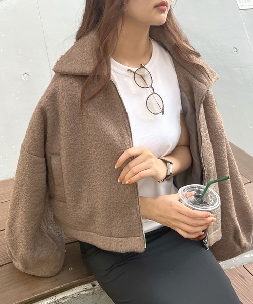 Futier land（フューティアランド）の「シープ調ボアショートジャケット（ブルゾン・レディース・ブラック/グレイッシュベージュ/チャコールグレー・MEDIUM）」の8枚目の写真