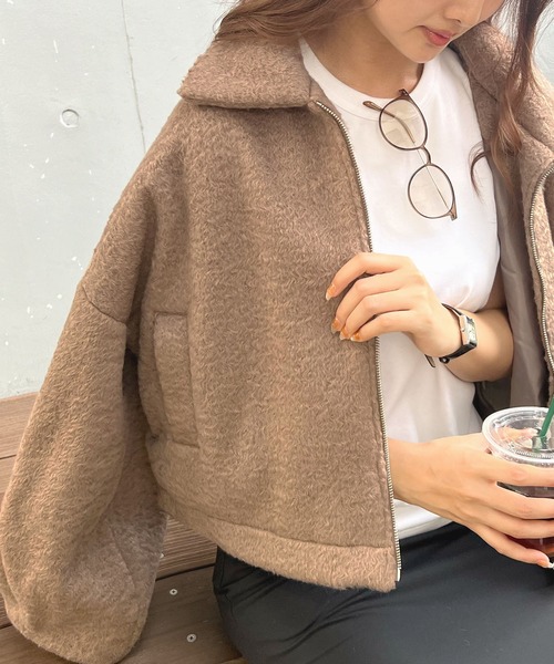 Futier land（フューティアランド）の「シープ調ボアショートジャケット（ブルゾン・レディース・ブラック/グレイッシュベージュ/チャコールグレー・MEDIUM）」の9枚目の写真