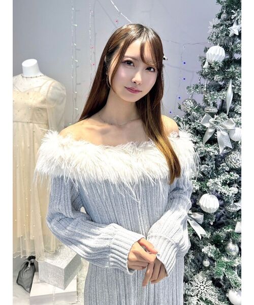 EATME（イートミー）の「フェイクファーオフショルダーニットワンピ