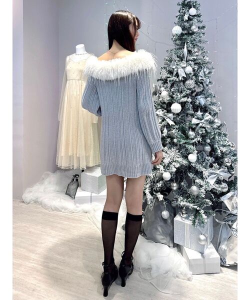 EATME（イートミー）の「フェイクファーオフショルダーニットワンピ（ワンピース・レディース・ブラック/オフホワイト/グレー/ピンク・FREE）」の10枚目の写真