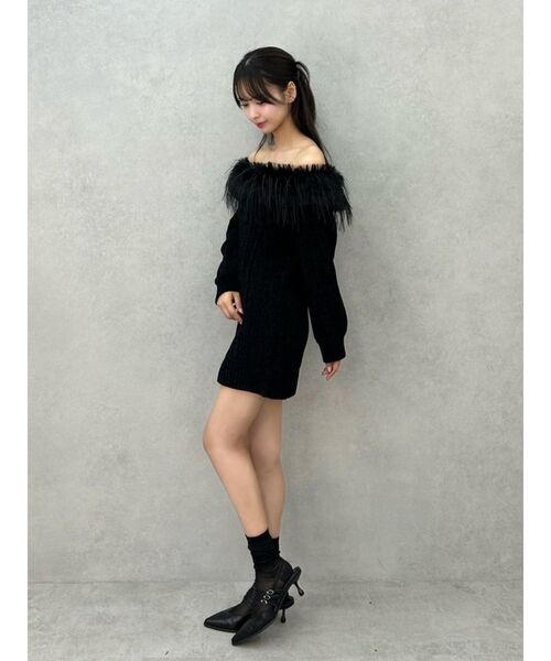 EATME（イートミー）の「フェイクファーオフショルダーニットワンピ（ワンピース・レディース・ブラック/オフホワイト/グレー/ピンク・FREE）」の12枚目の写真