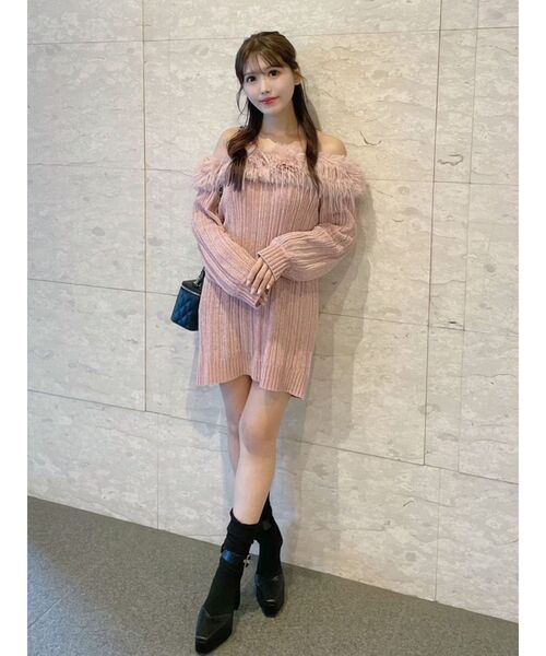 EATME（イートミー）の「フェイクファーオフショルダーニットワンピ（ワンピース・レディース・ブラック/オフホワイト/グレー/ピンク・FREE）」の14枚目の写真