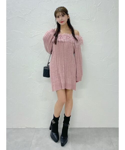 EATME（イートミー）の「フェイクファーオフショルダーニットワンピ（ワンピース・レディース・ブラック/オフホワイト/グレー/ピンク・FREE）」の15枚目の写真