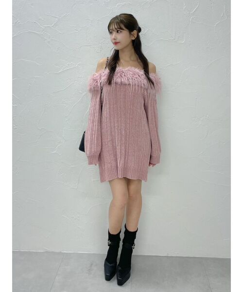 EATME（イートミー）の「フェイクファーオフショルダーニットワンピ（ワンピース・レディース・ブラック/オフホワイト/グレー/ピンク・FREE）」の16枚目の写真